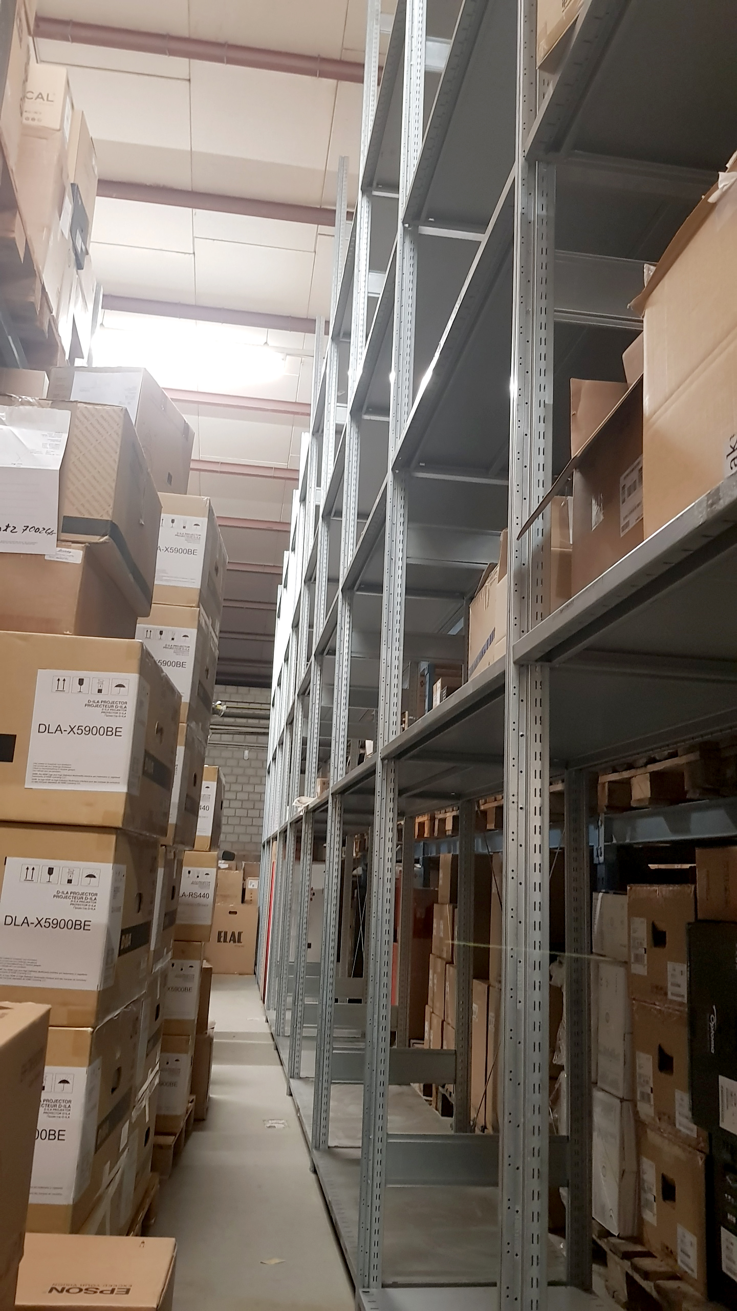 War knapp - das neue Heimkino passte gerade so rein