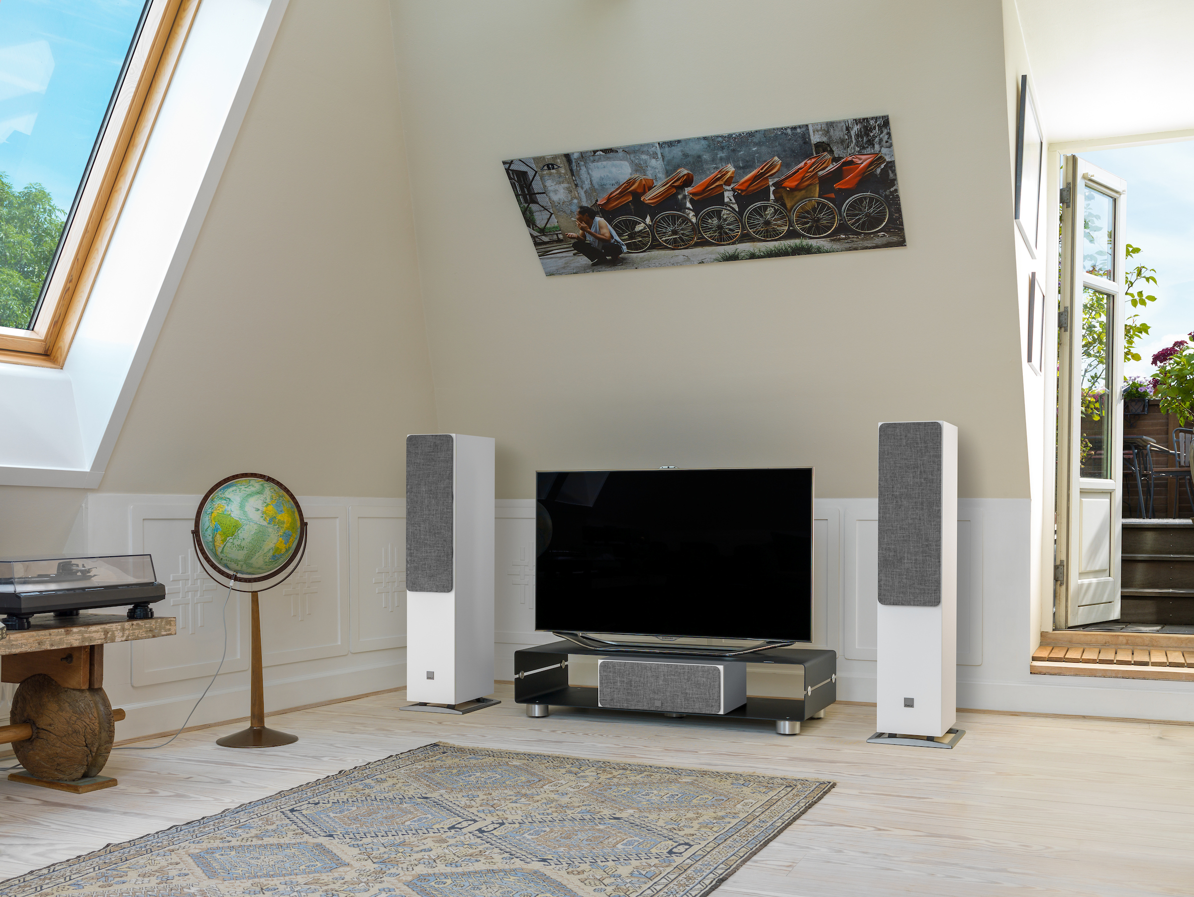 OBERON-7-TV-White-grille