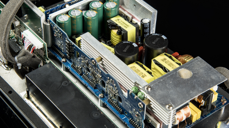 GrobiTV - SVS PB 4000 Premium Black Ash - Detailansicht Verstärker