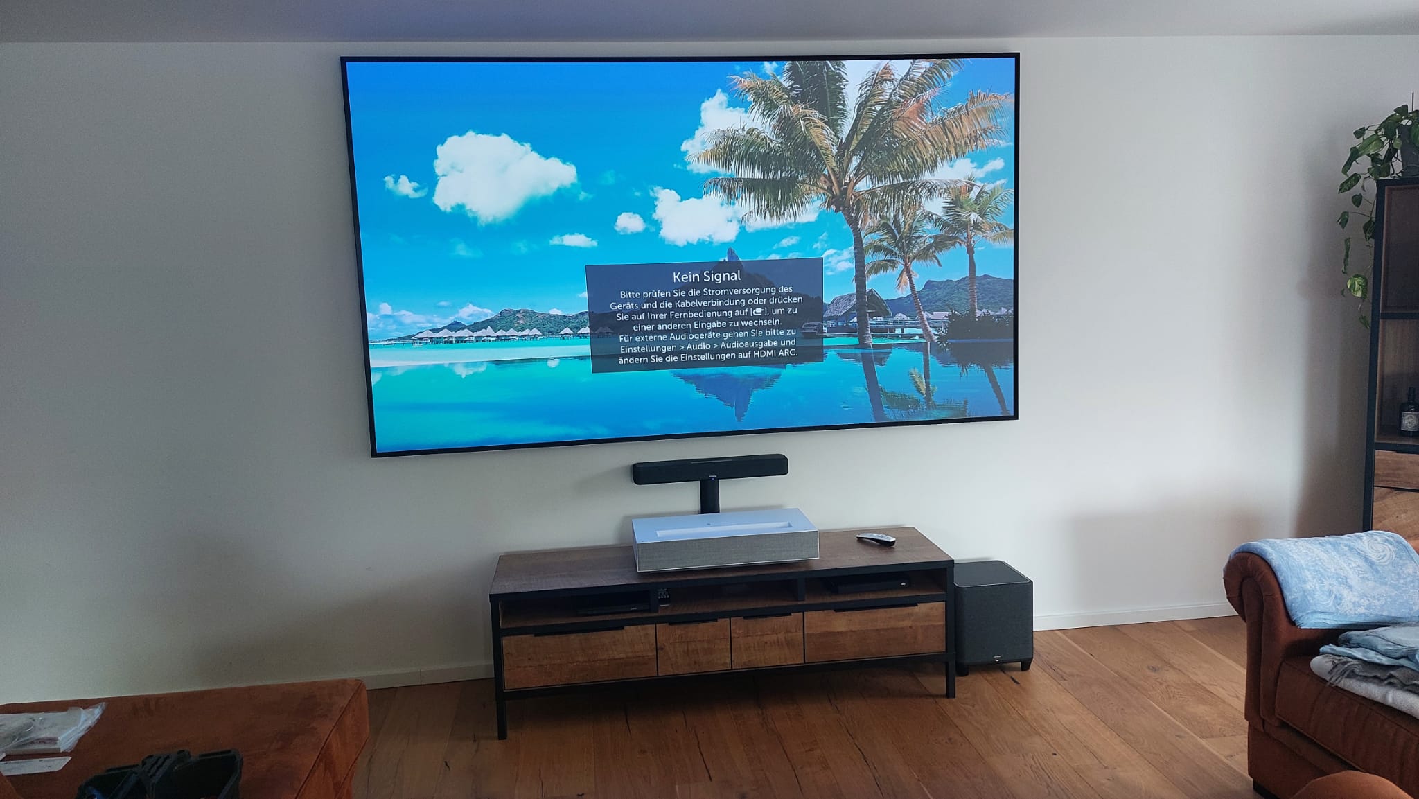 Beispiele für LASER TV Installationen von unseren Kunden im Bild