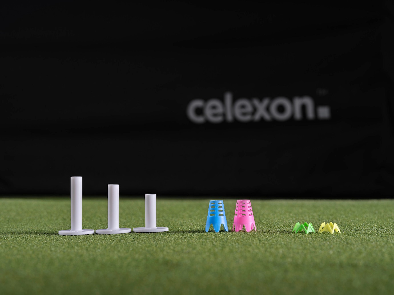 celexon FAIRWAY Professional Golf Simulator | Indoor Golf Simulator Komplettsystem mit 4K Impact Leinwand