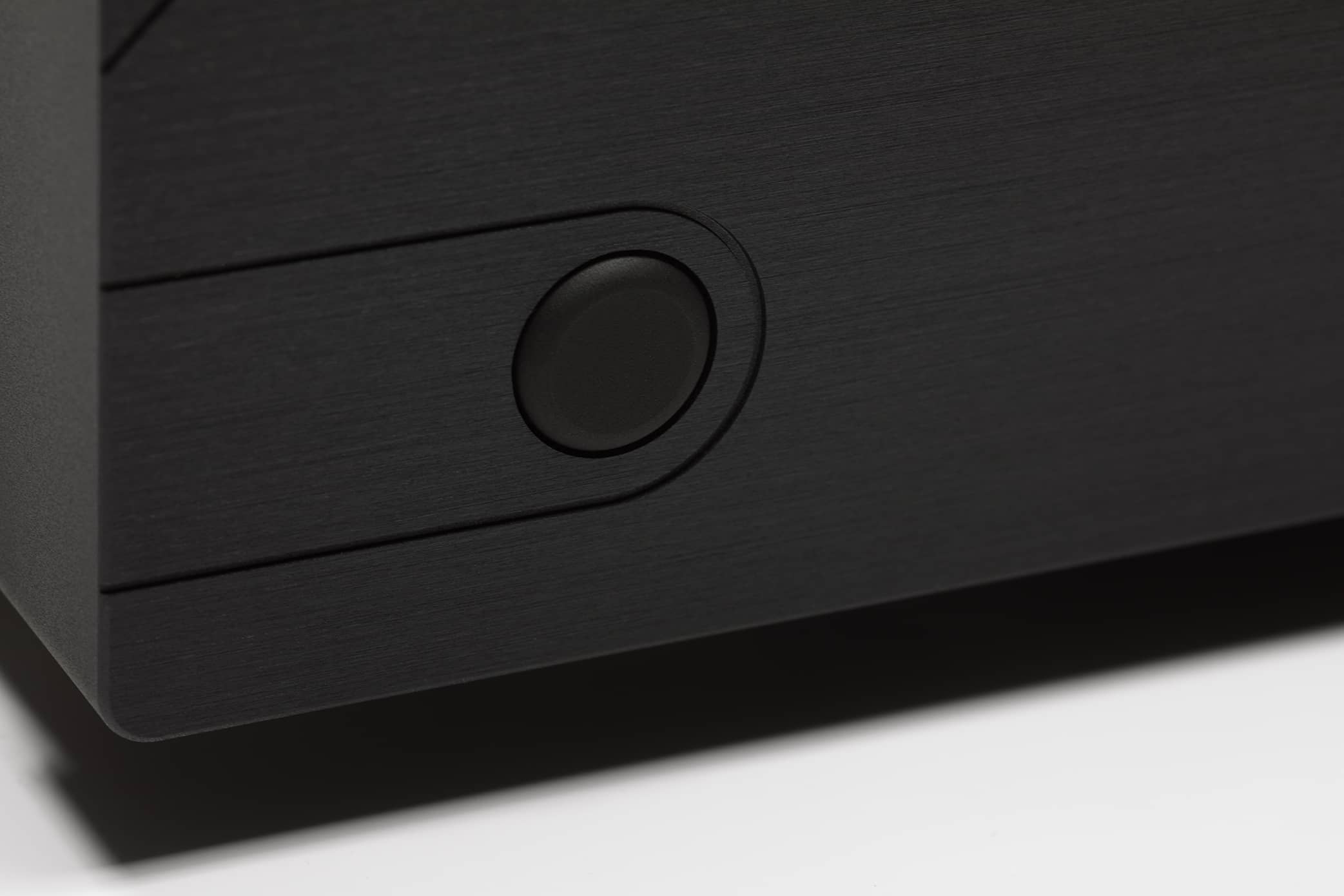 GrobiTV - Trinnov Altitude 32 A/V Prozessor schwarz Frontansicht Detail