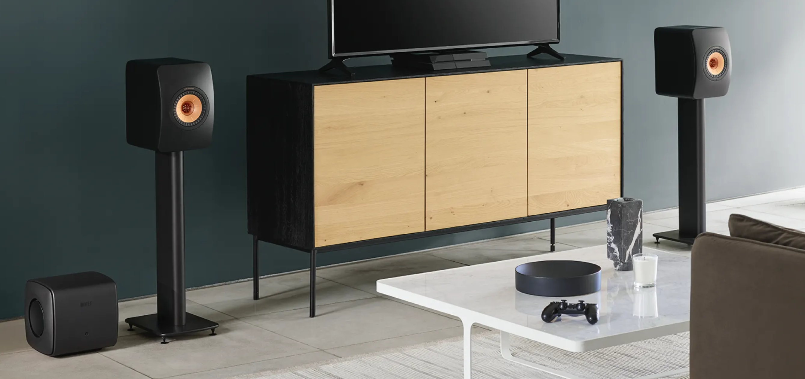 Bildschirmfoto-2021-02-23-um-20-28-25 GrobiTV - KEF KC62 Subwoofer schwarz Einrichtungsbeispiel 3