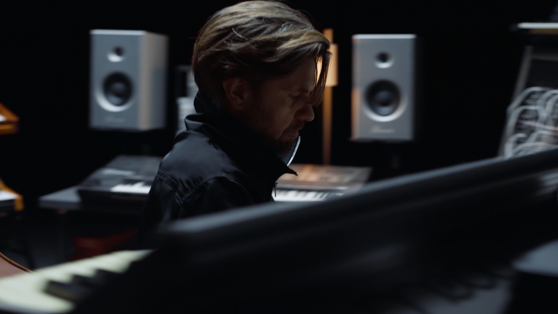 RODRIGUEZ JR - FEATHERS & BONES - mit Dolby Atmos 