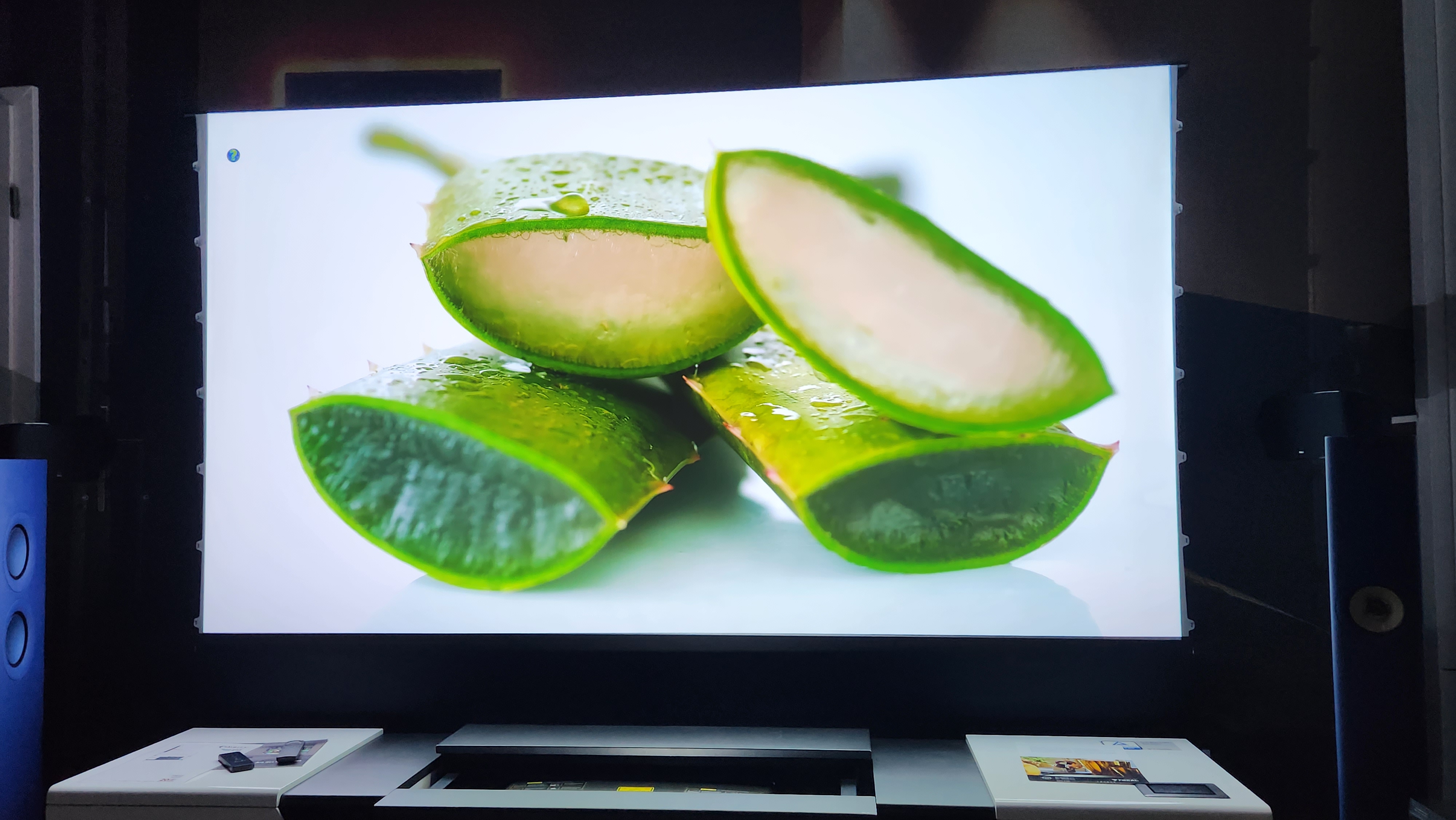 Vergleichen Sie selber - LASERTV gegen TV