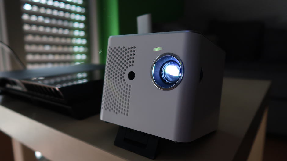 Da is dat kleene Ding - Minibeamer mit Akku und lichtstarker LED Technik