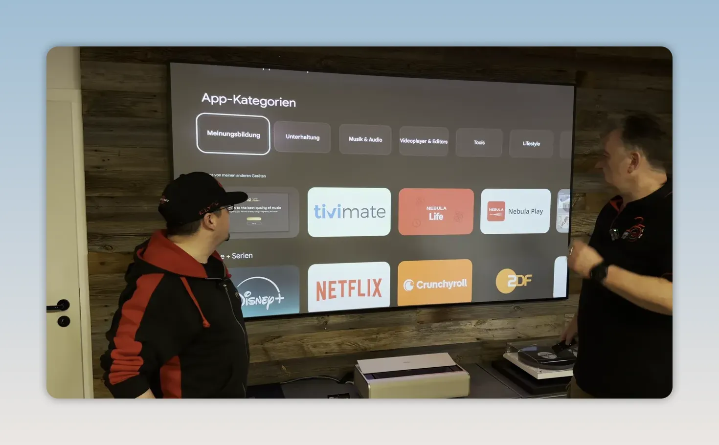 Google TV Oberfläche mit Netflix, Disney Plus, ZDF und weiteren Streaming Apps