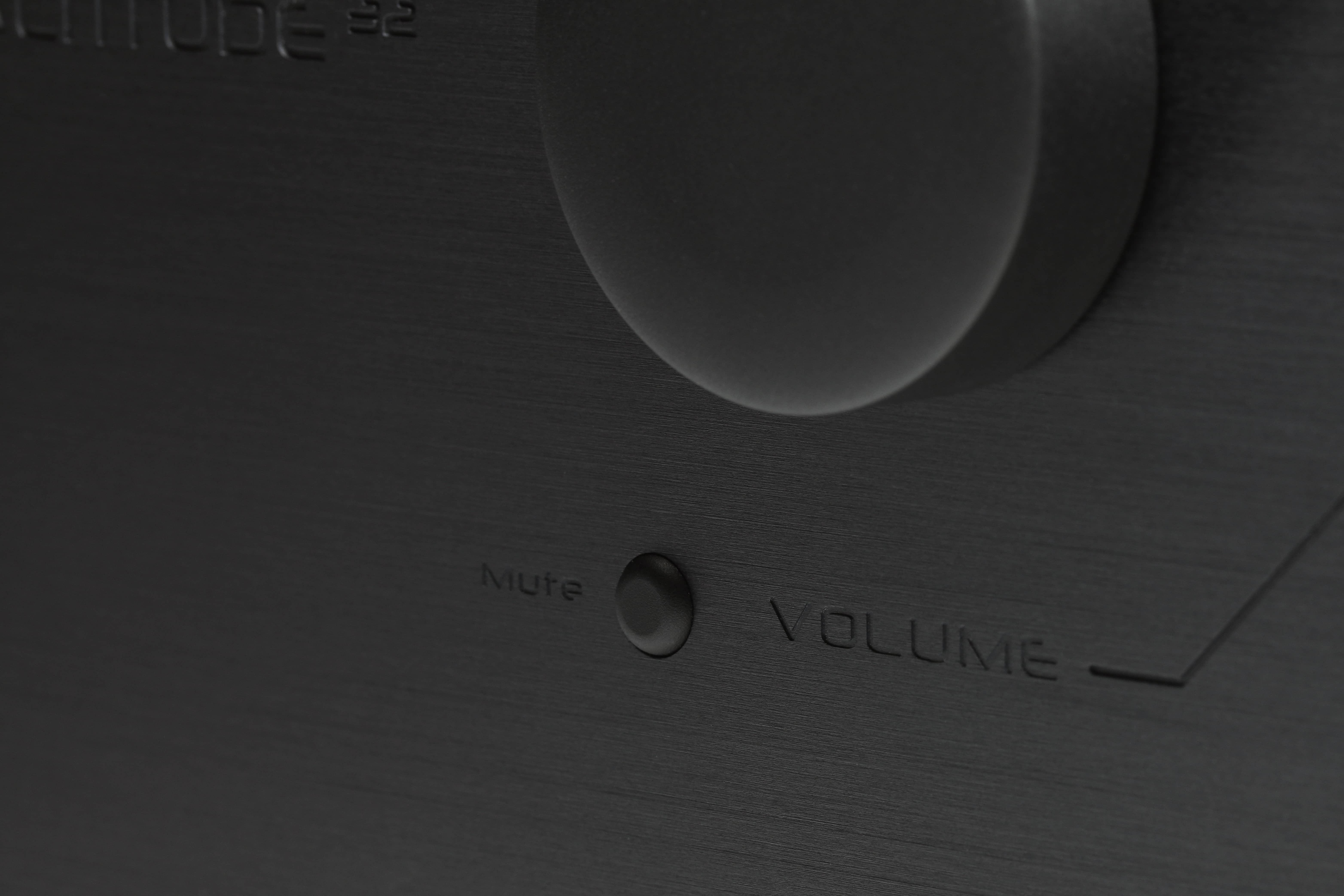 GrobiTV - Trinnov Altitude 32 A/V Prozessor schwarz Frontansicht Detail