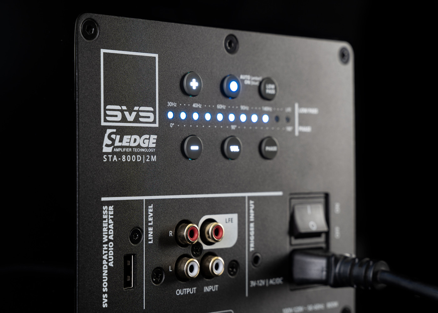 3000micro_detail_ampesJ6cy93YY8i6 GrobiTV - SVS 3000 Micro Heimkino Subwoofer - Piano Gloss Black - Detail Anschlußfeld