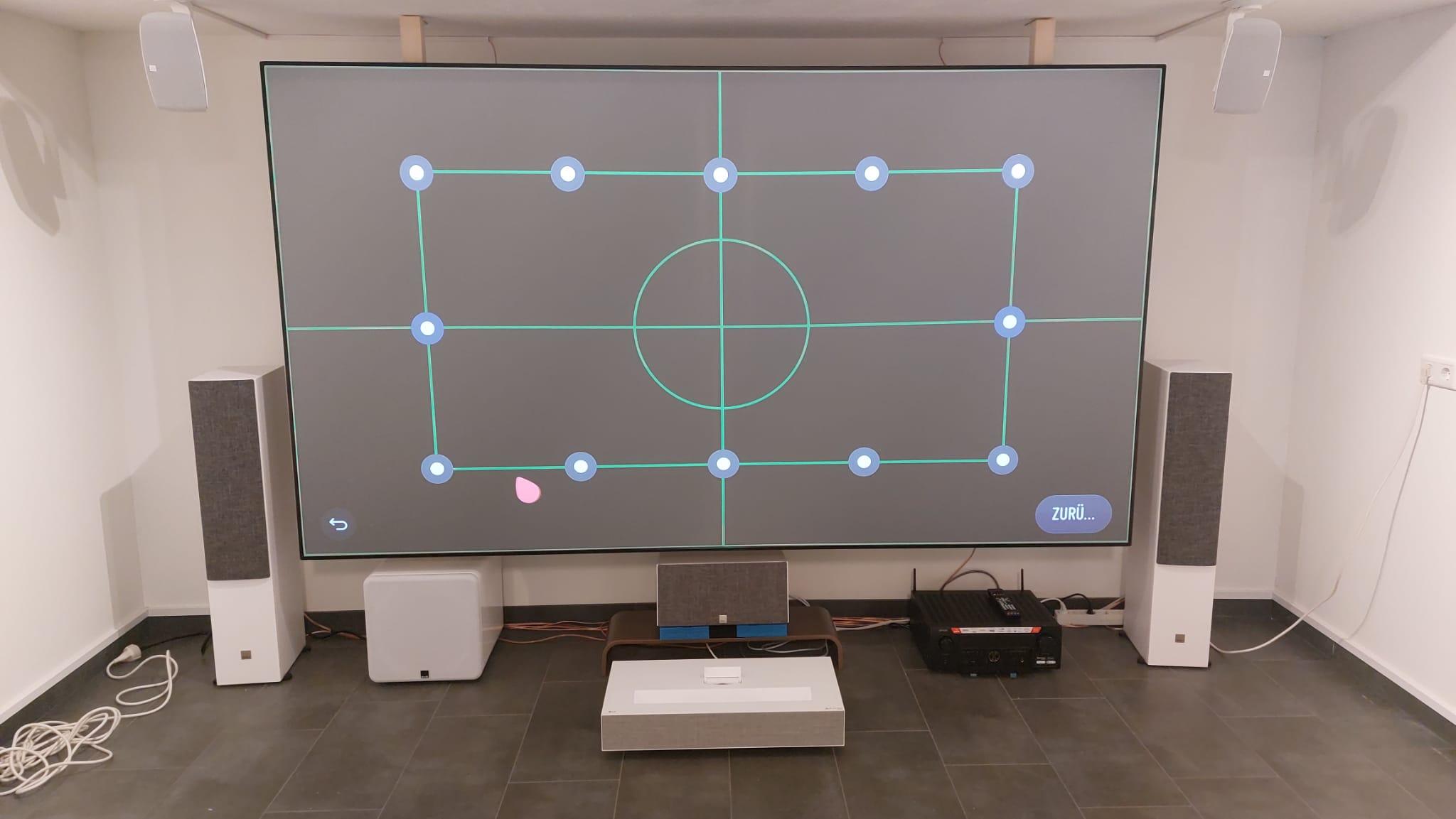 Gut geworden - erste Phase für das Heimkino mit LASER TV Projektor abgeschlossen