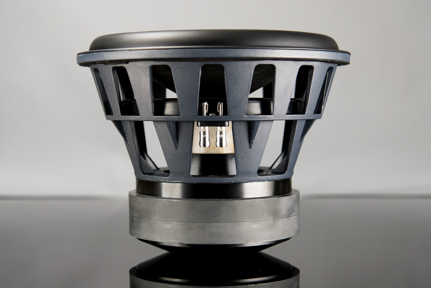 GrobiTV - SVS PB 4000 Piano Gloss Black - Detailansicht Treiber 03