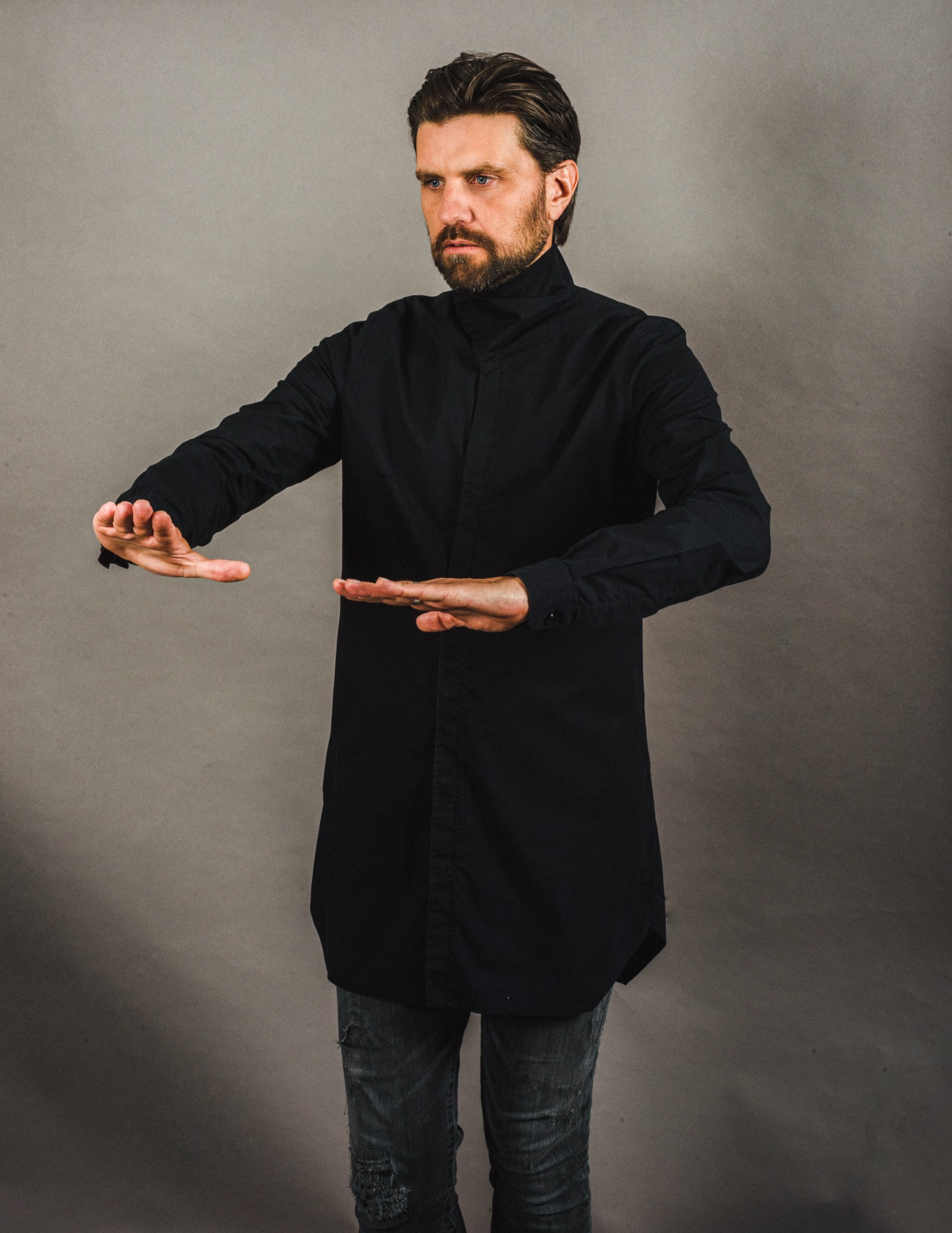 2022-02-25-Rodriguez-Jr-424-Edit-2-scaled RODRIGUEZ JR - FEATHERS & BONES - mit Dolby Atmos