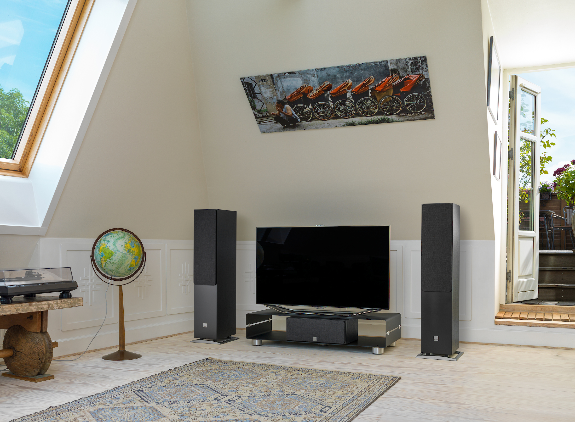 OBERON-7-TV-Black-grille