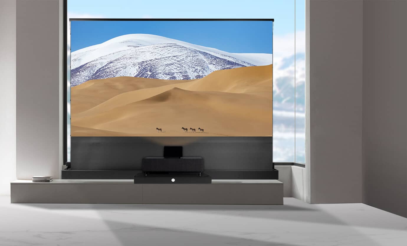 Grobi.TV - Celexon Motorische Bodenleinwand HomeCinema Plus für LASER TV Frontansicht mit Einrichtungsbeispiel