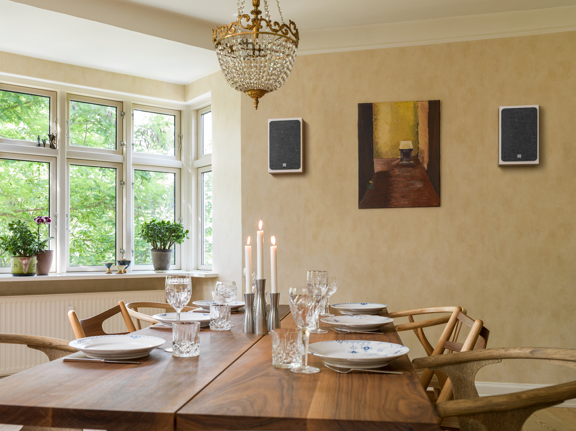 OBERON-ON-WALL-Oak-grille-stereo