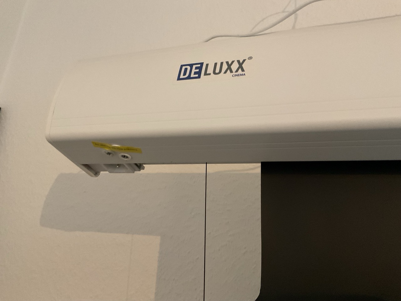 Deluxx Darkvision Hochkontrast Motorische (Tension) Deckenleinwand (K)
