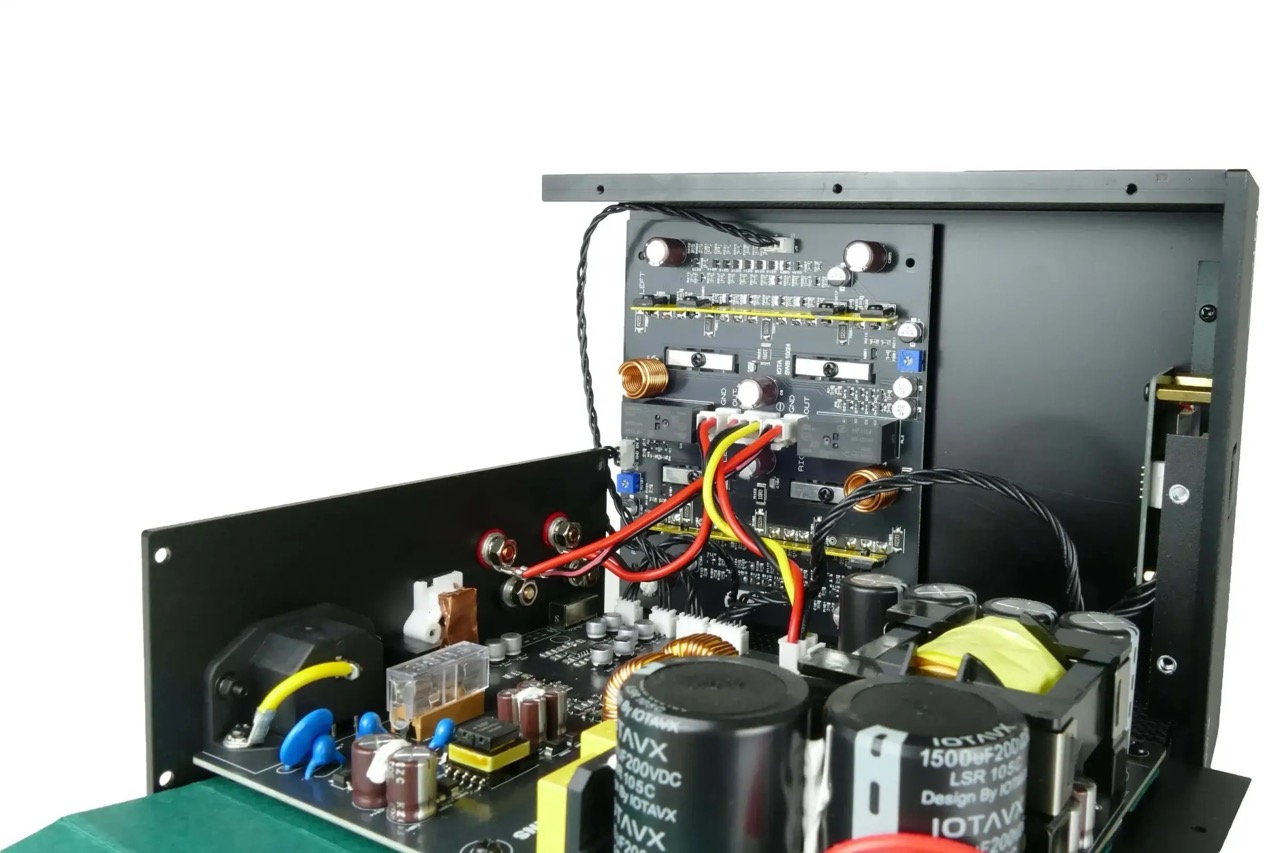 IOTAVX | B:ound | kompakte Class-B Stereo-Endstufe