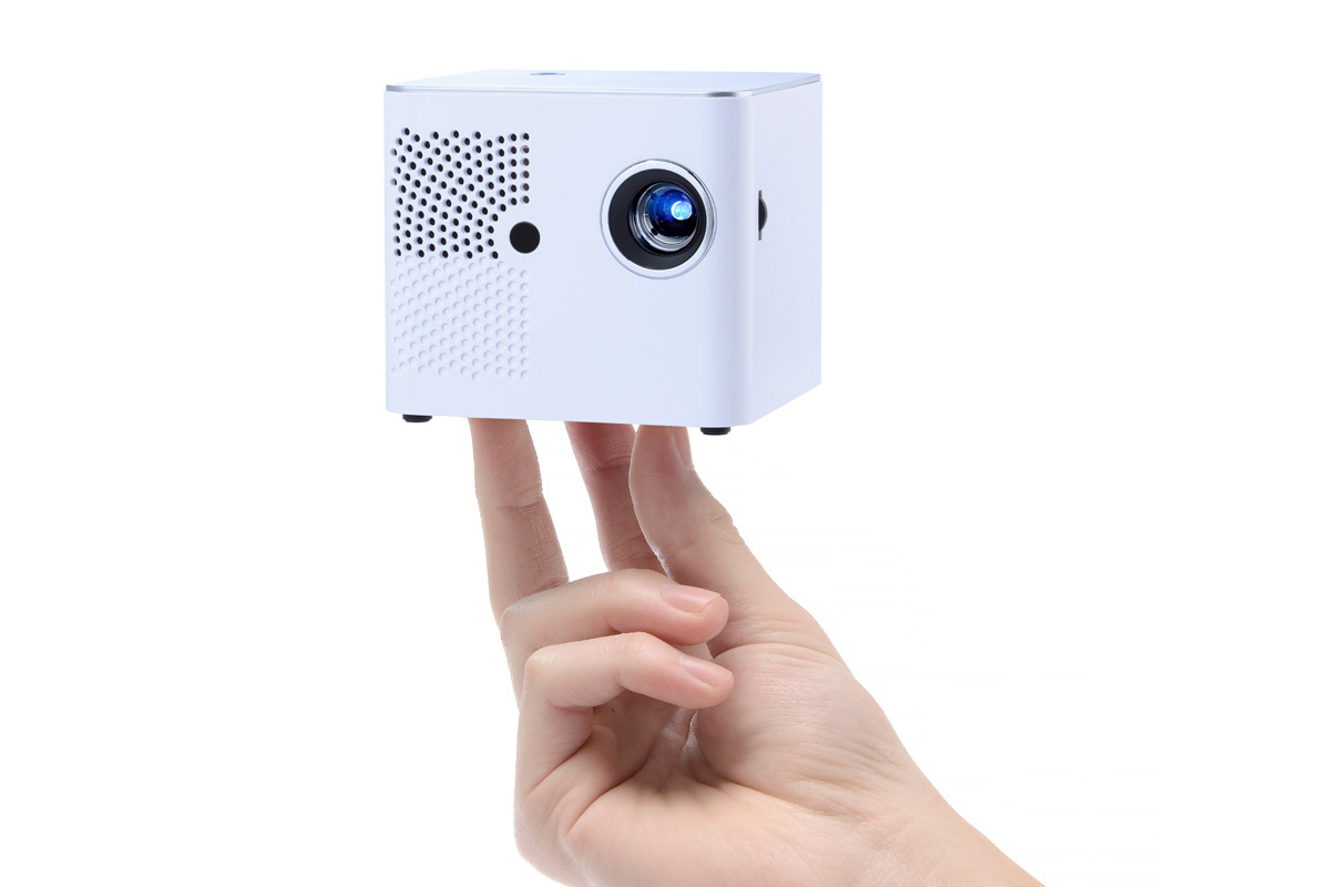 Kann mehr als man(n) denkt - DLP Minibeamer Aiptek i 400