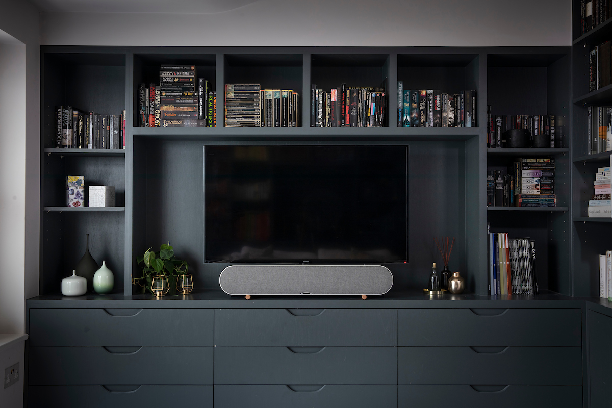 KATCH-One-Mountain-White-Living-Room-standing