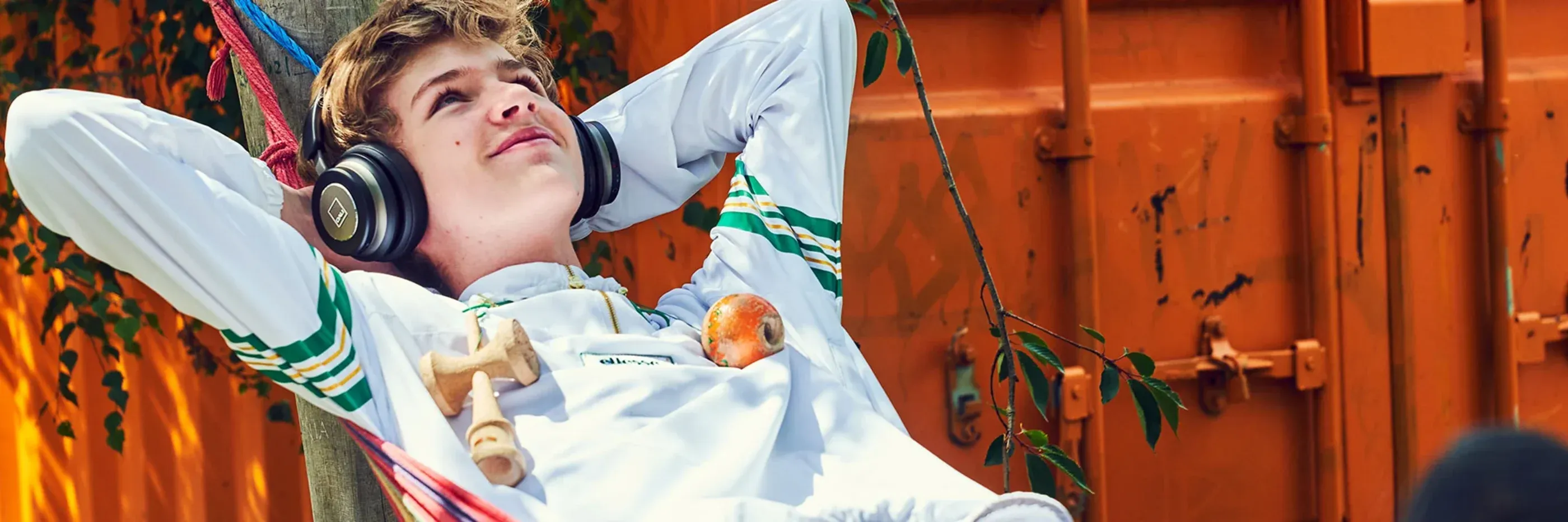 imgi_14_DALI-IO_street_teen_slide_1920x640