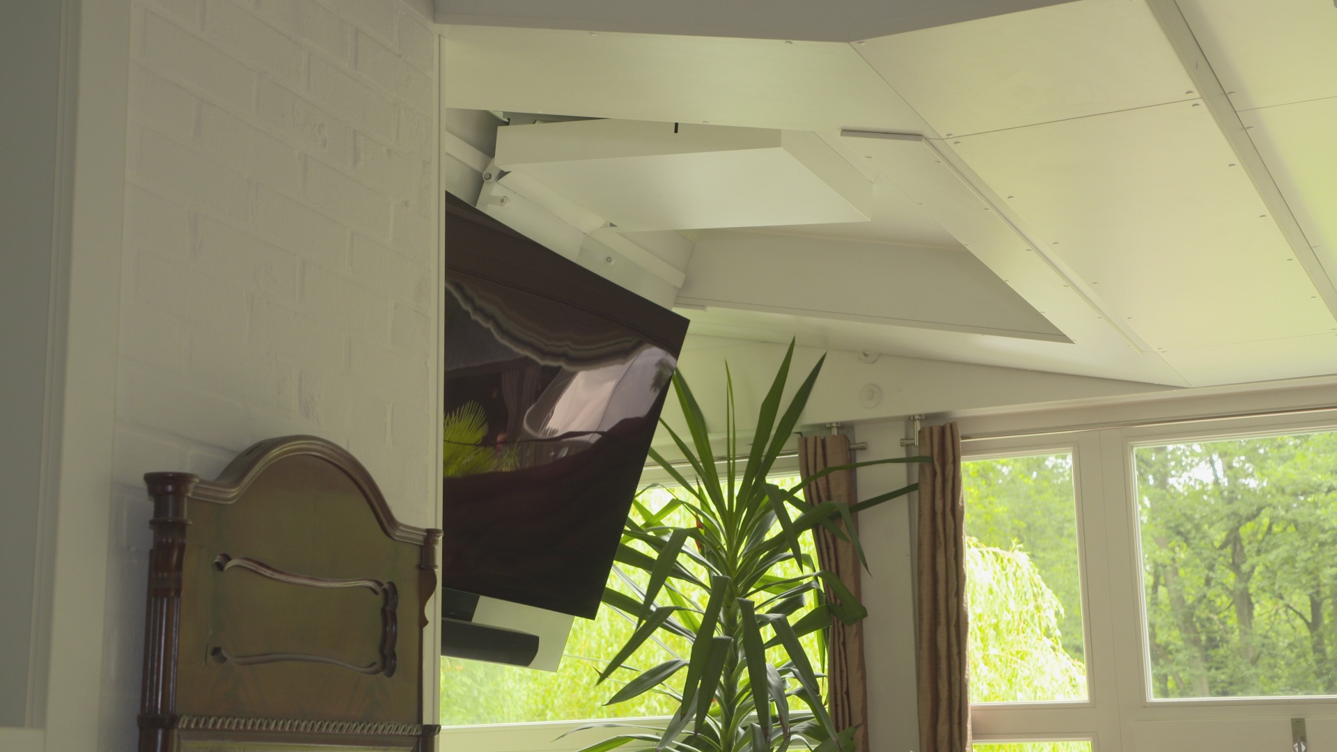 Wir verstecken den Fernseher - unser TV Lift in der Praxis
