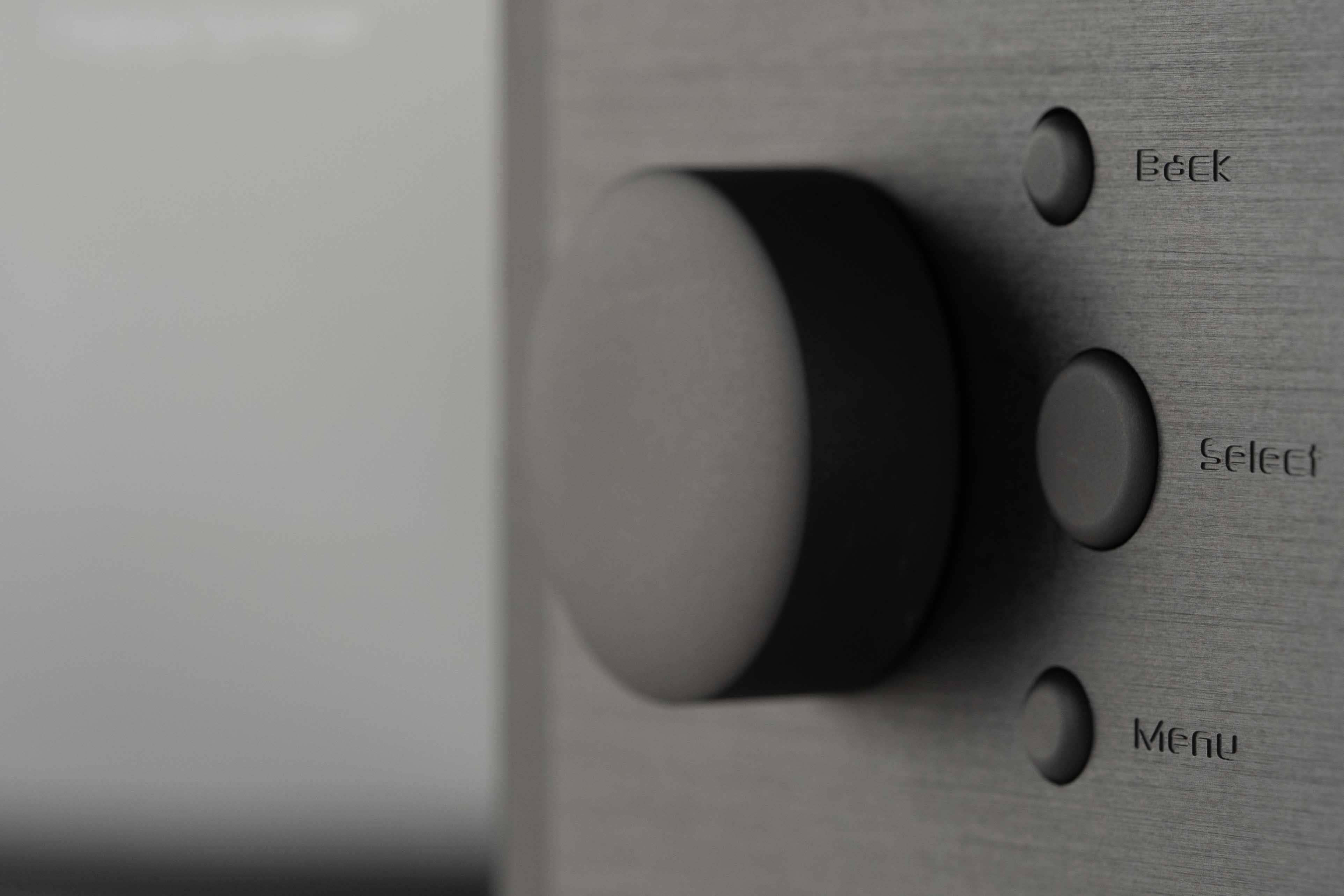 GrobiTV - Trinnov Altitude 32 A/V Prozessor schwarz Frontansicht Detail