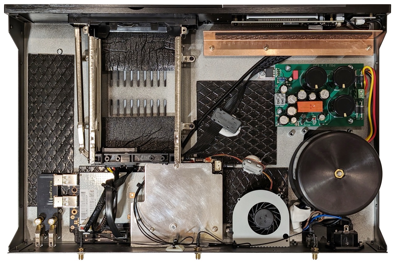 Gross-R_volution-PlayerOne-8K-Signature-Edition-3961x2652