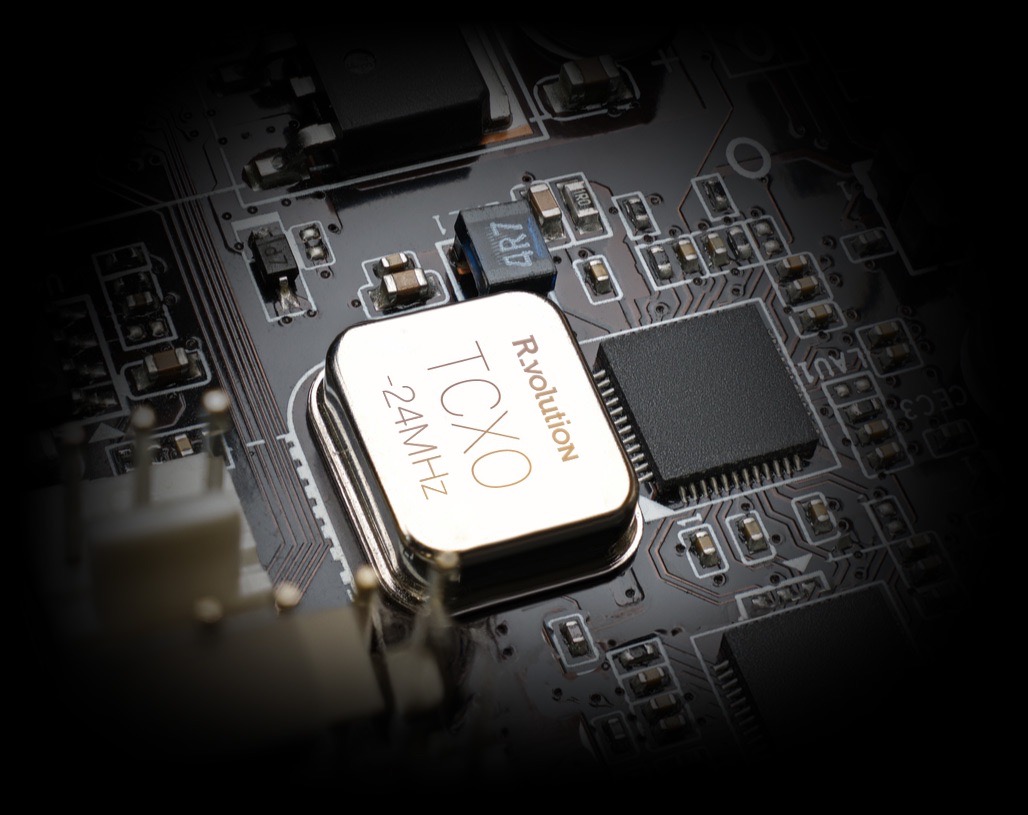 Gross-TCXO-oscillator-R_volution-1028x815 Rvolution PlayerPro 8K | Elite Netzwerk Mediaplayer und Medienserver