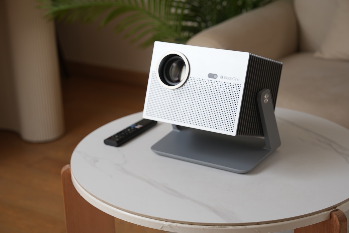 BladeCine Cube 600