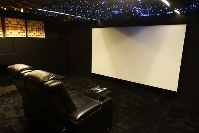 Wieder ein Bericht von einem schönen Heimkino aus der Schweiz