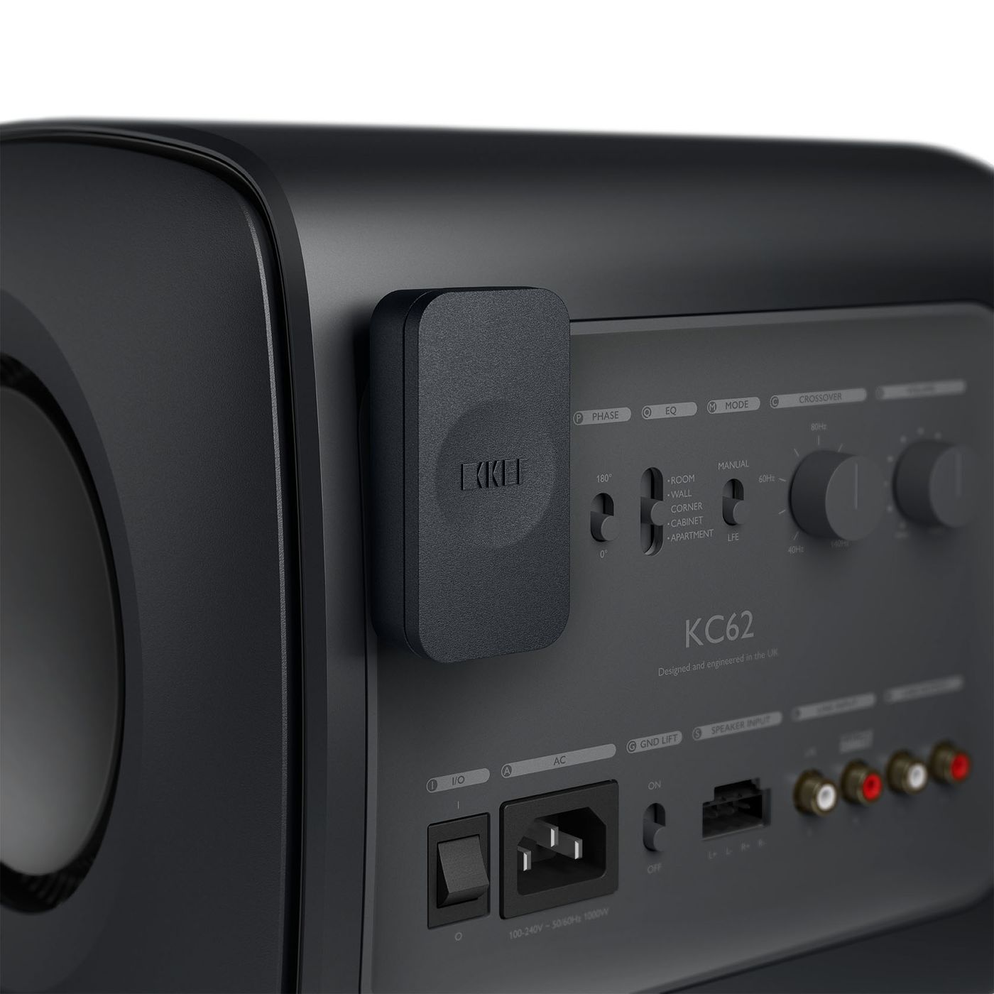 KC62_with_KW1_Carbon-Black_back_angle GrobiTV - KEF KC62 Subwoofer schwarz Seitenansicht Detail Bedienfeld