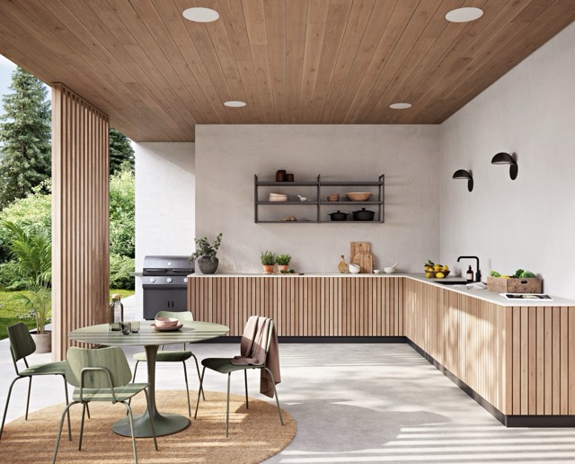 Mittel-Gross-DALI-PHANTOM-E-80-WR-Lifestyle-Outdoor-Kitchen-and-Dining-black-Angle-01 DALI PHANTOM E-80 WR