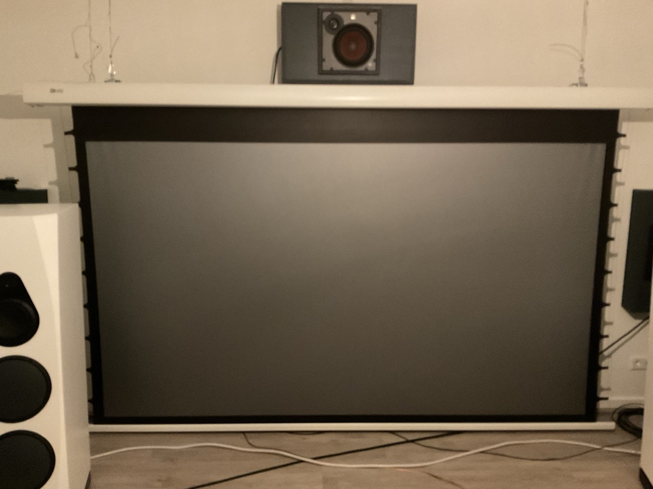 Deluxx Darkvision Hochkontrast Motorische (Tension) Deckenleinwand (K)