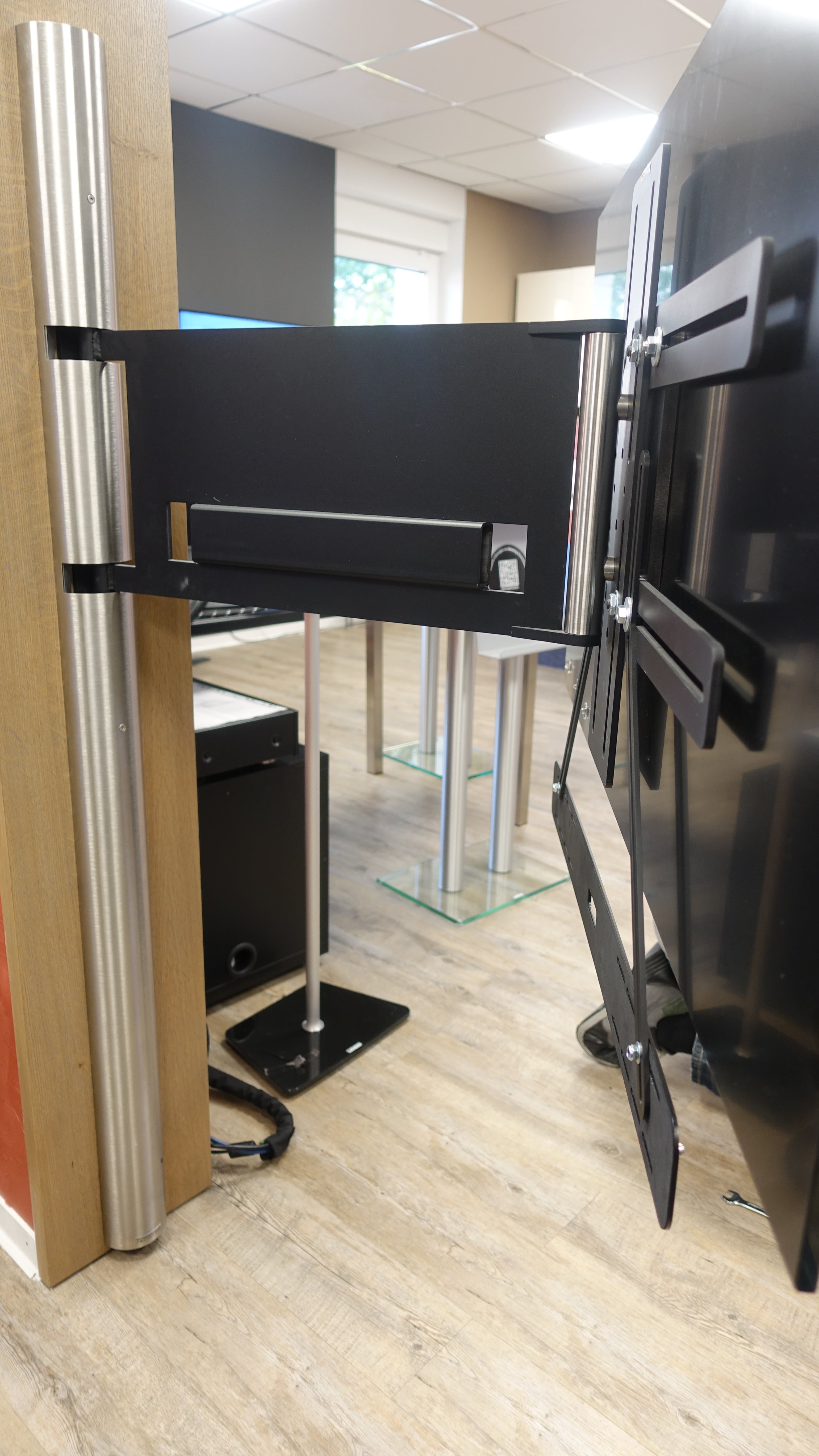 SONOS PLAYBAR installiert an unserem superflachen TV Halter