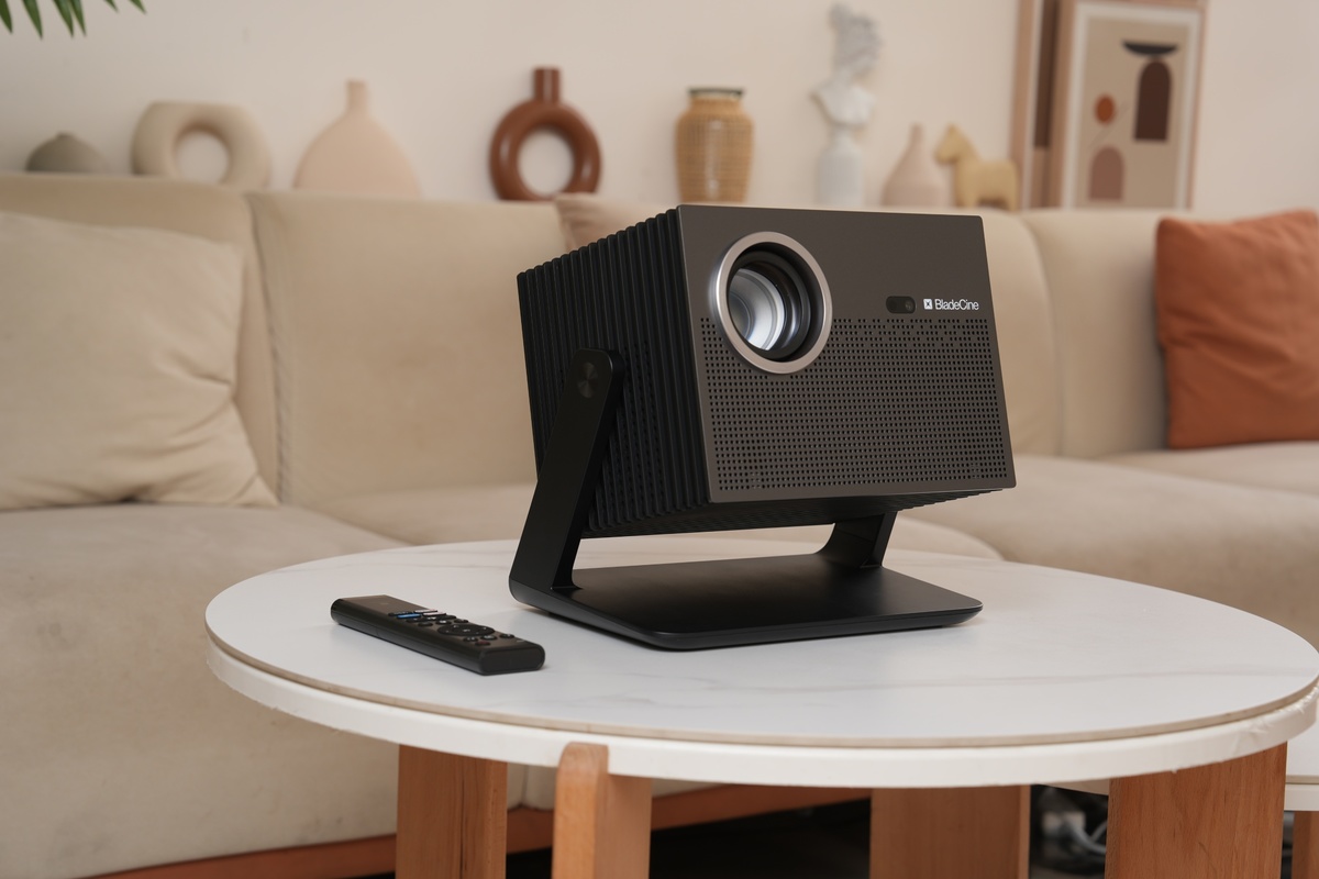 BladeCine Cube 600