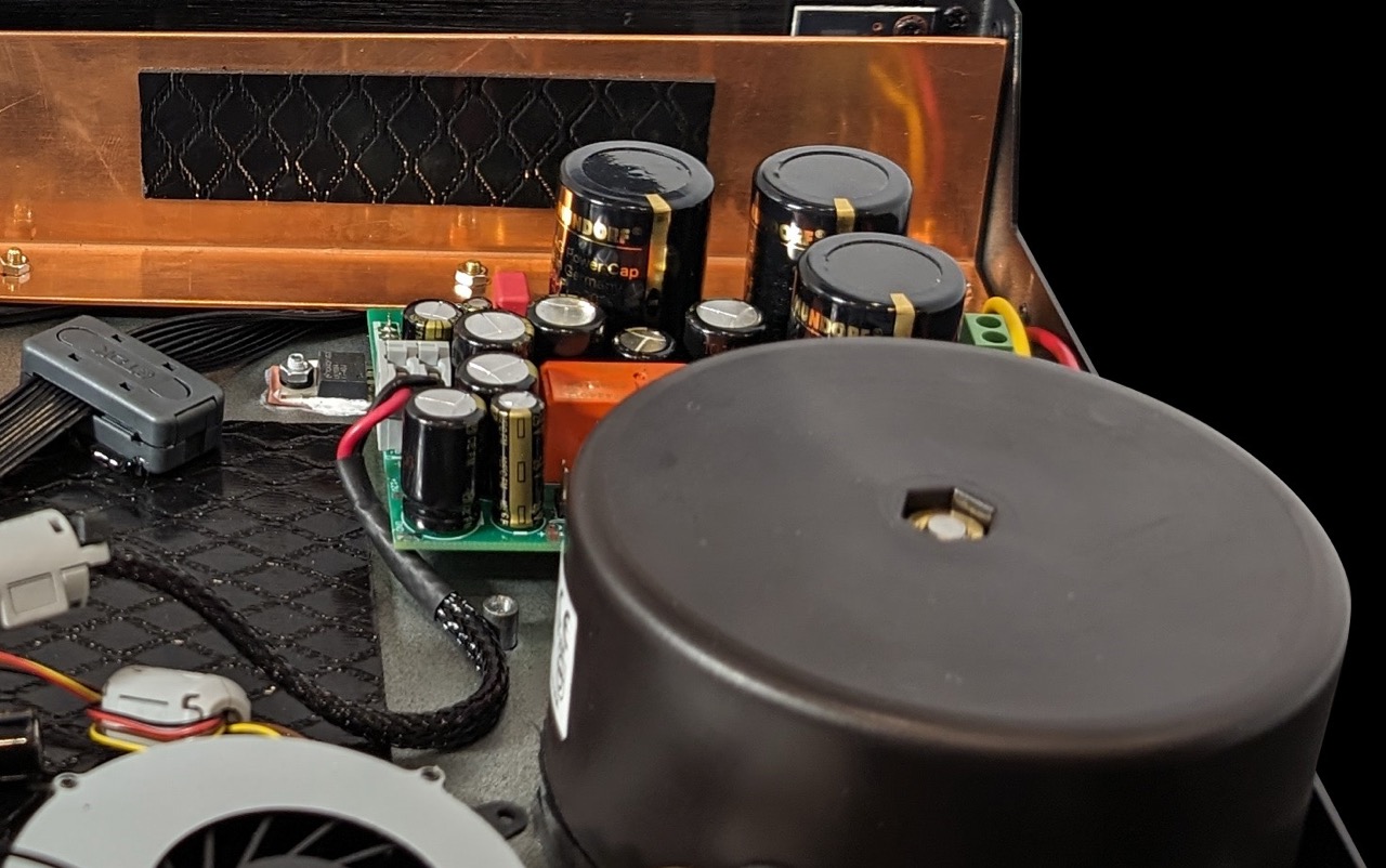 Gross-R_volution-PlayerOne-8K-Signature-Edition-Toroidal-Transformer