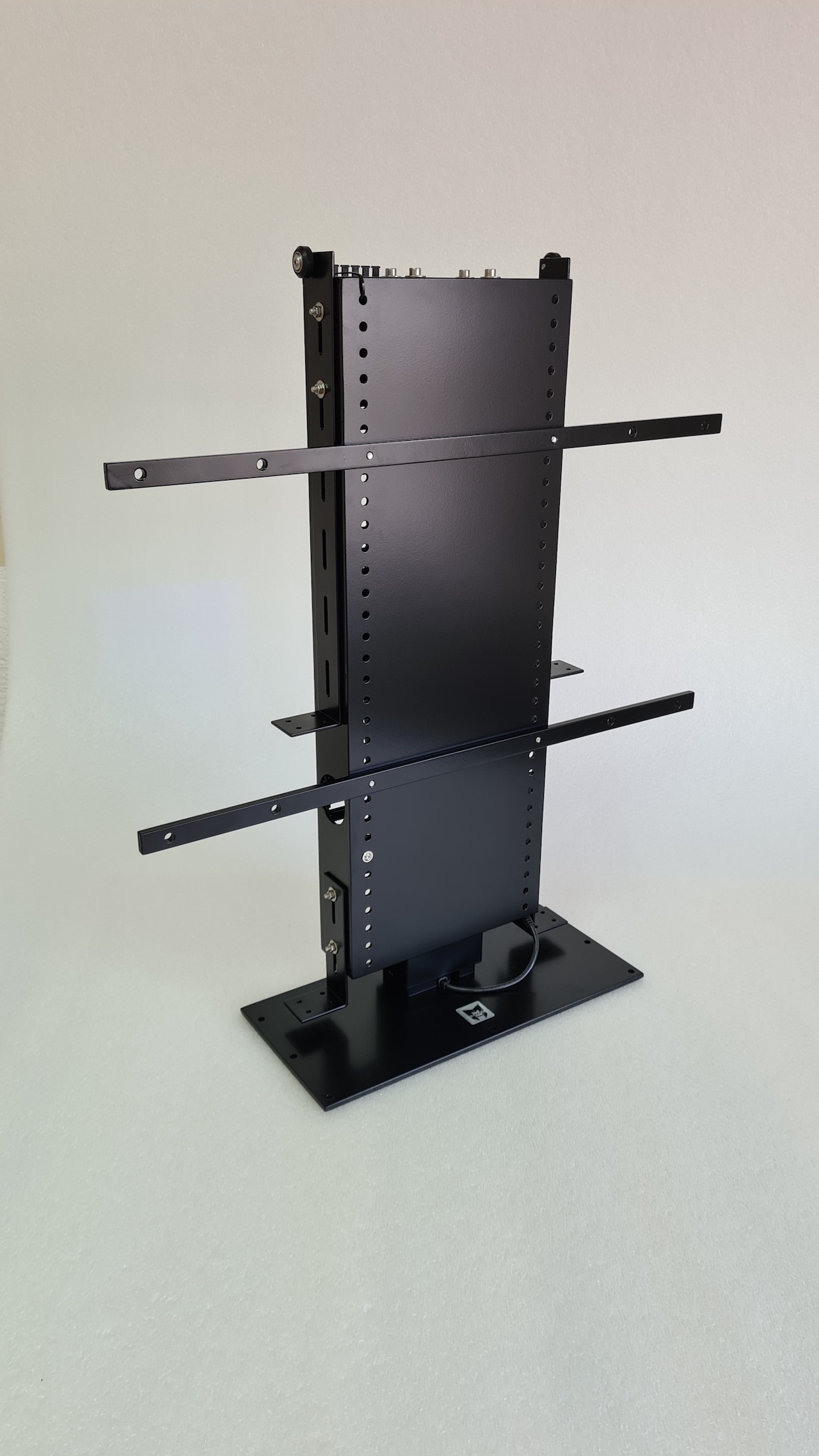 20220222_130457 Modline VERTIX TV-Lift TV-Halterung - Frontalansicht 02