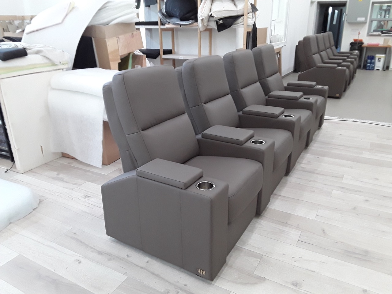 Sonderpreis - Moovia Venice 4er Reihe - Kinosessel motorisch verstellbar Moovia Venice 4er Reihe - Kinosessel