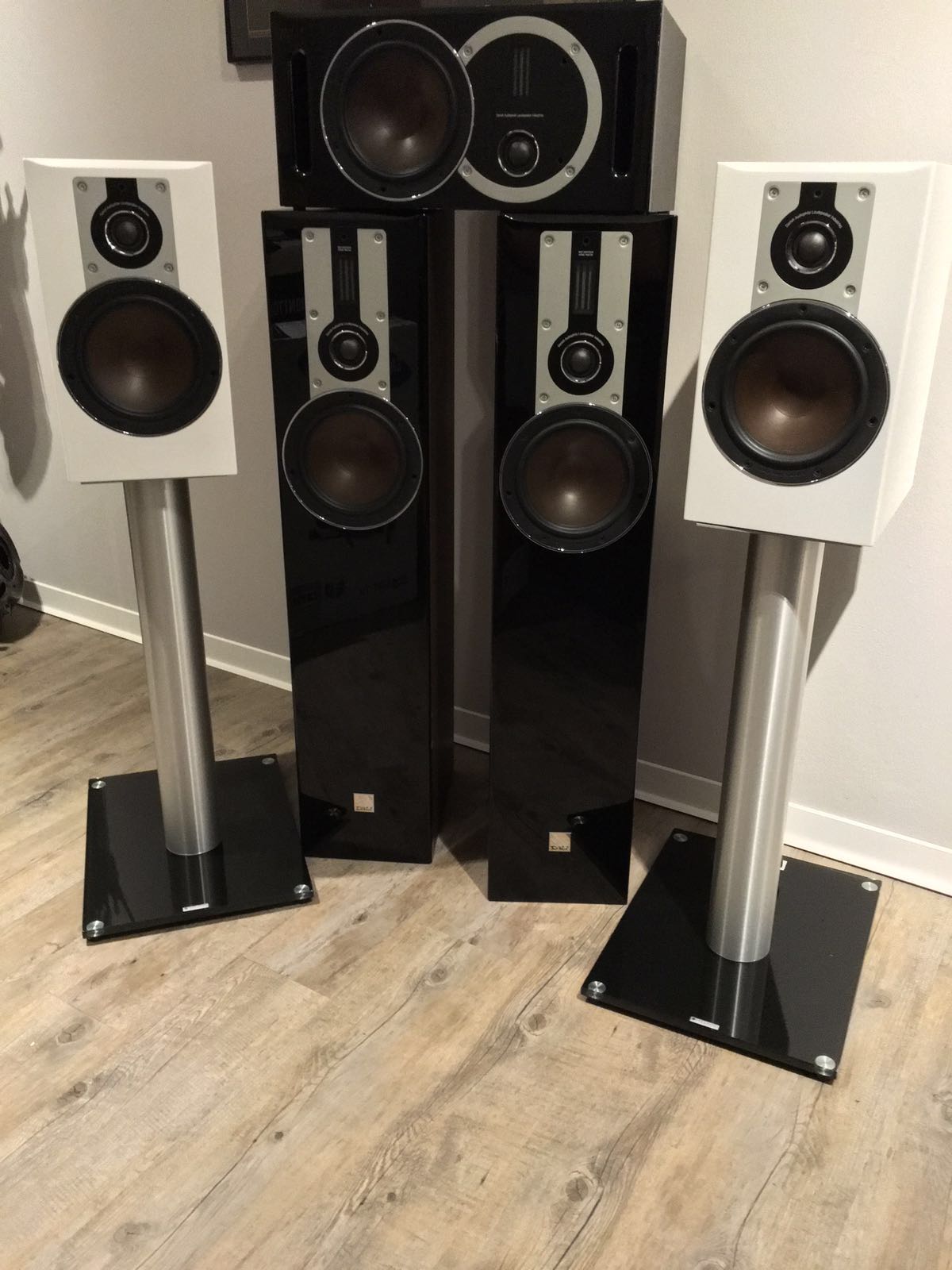 Dali Opticon Serie - jetzt als komplettes Surround-Set und in allen Farbvarianten vorführbereit.