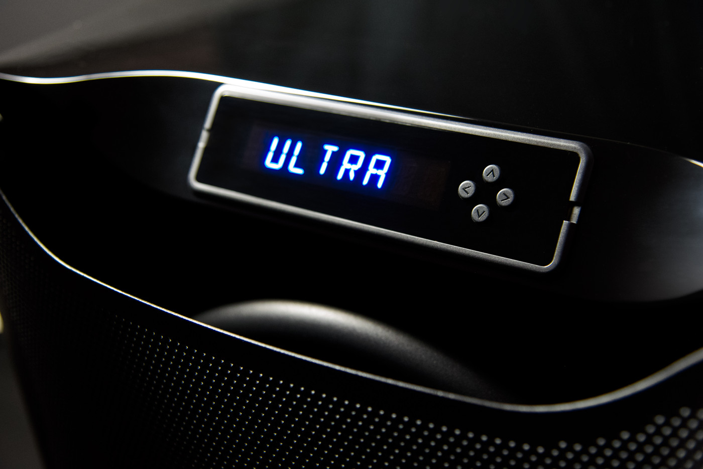 GrobiTV - SVS PB-16 Ultra Heimkino Subwoofer - Piano Gloss Black - Frontdisplay
