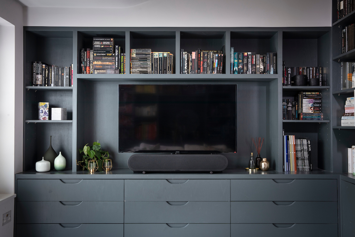 KATCH-One-Iron-Black-Living-Room-Standing