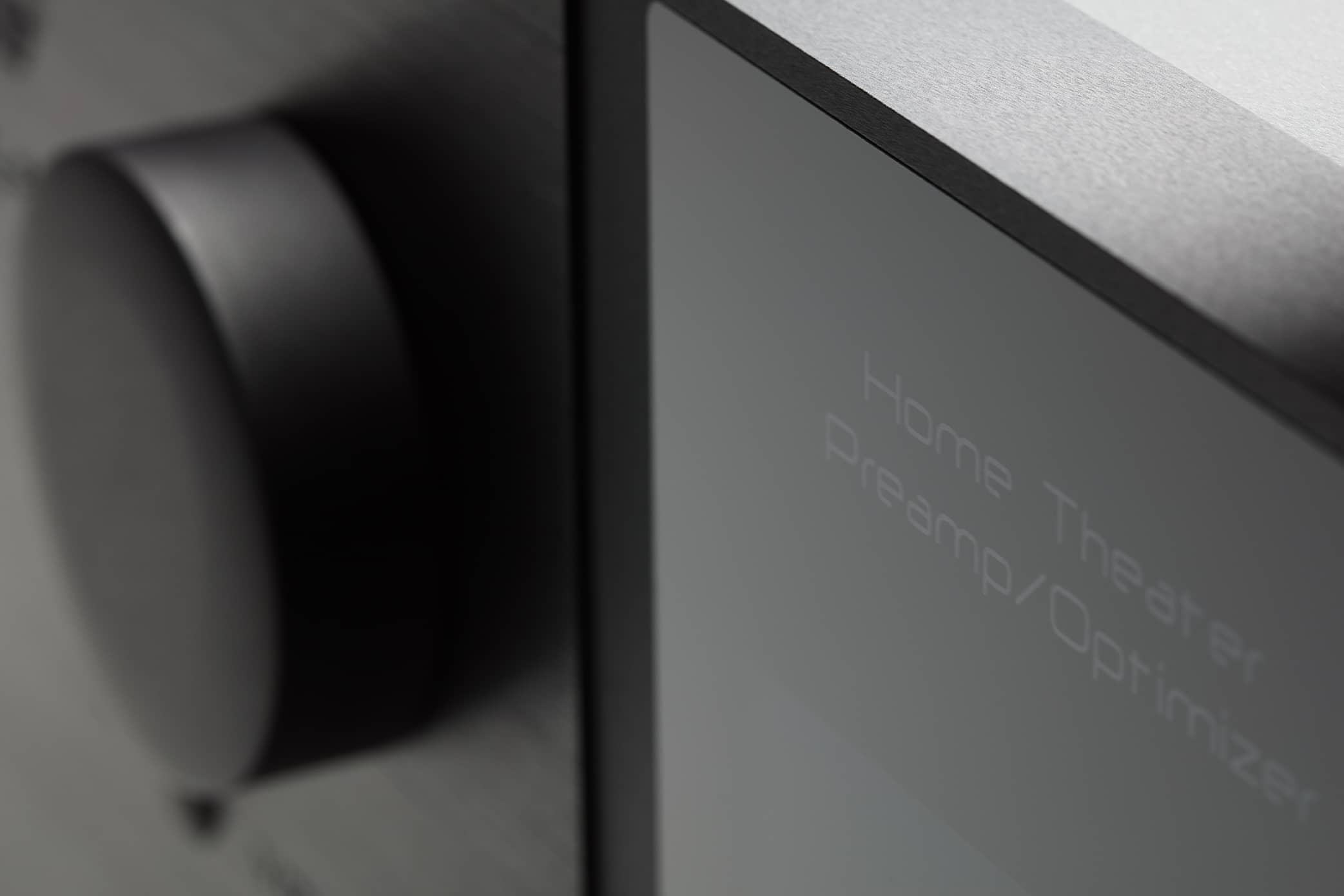 GrobiTV - Trinnov Altitude 32 A/V Prozessor schwarz Frontansicht Detail