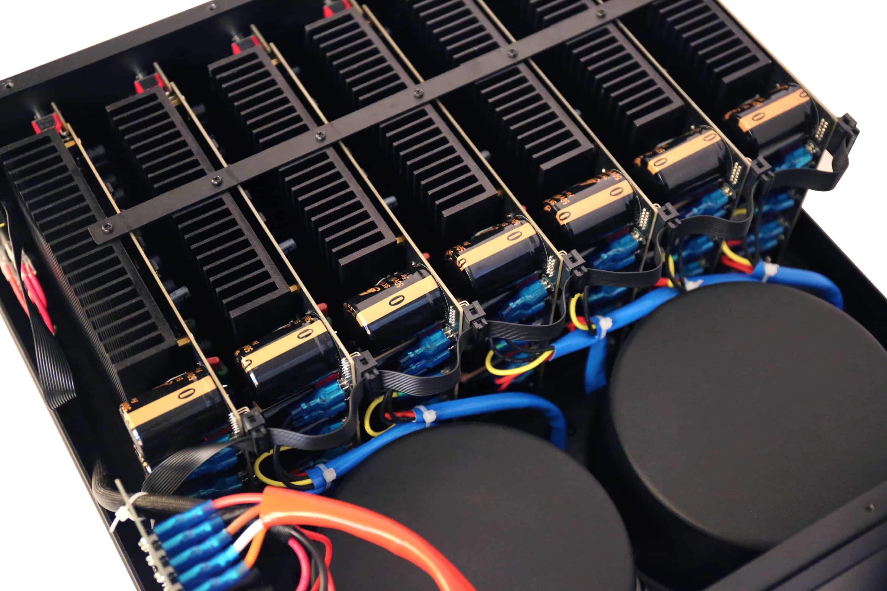 iotavx-avxp-7-230_4 Grobi.TV - IOTAVX AVXP 7-230 7-Kanal Heimkino Endstufe Innenansicht