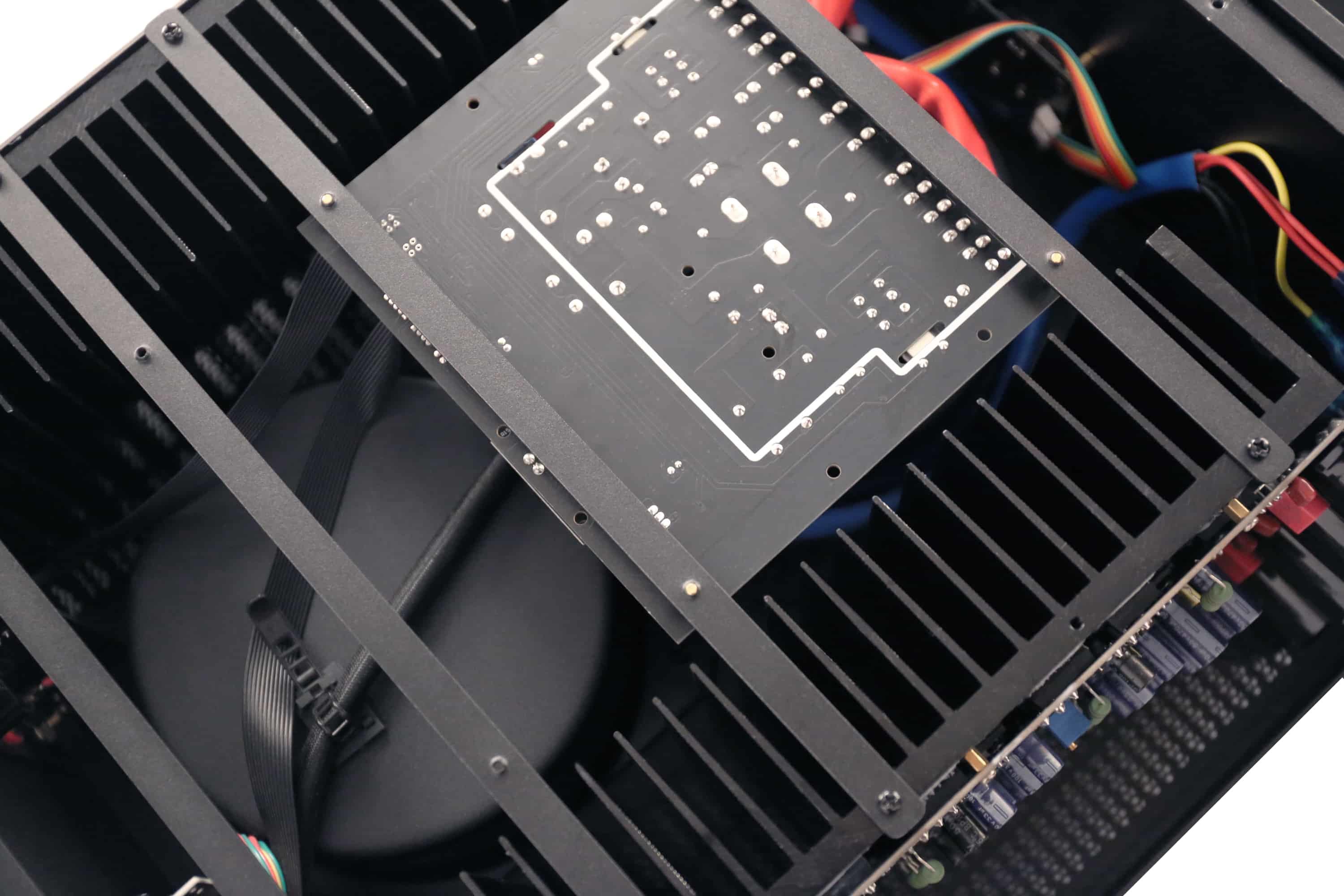 iotavx-avxp-2-840_4 Grobi.TV - IOTAVX AVXP 2-840 2-Kanal Stereo Endstufe Innenansicht