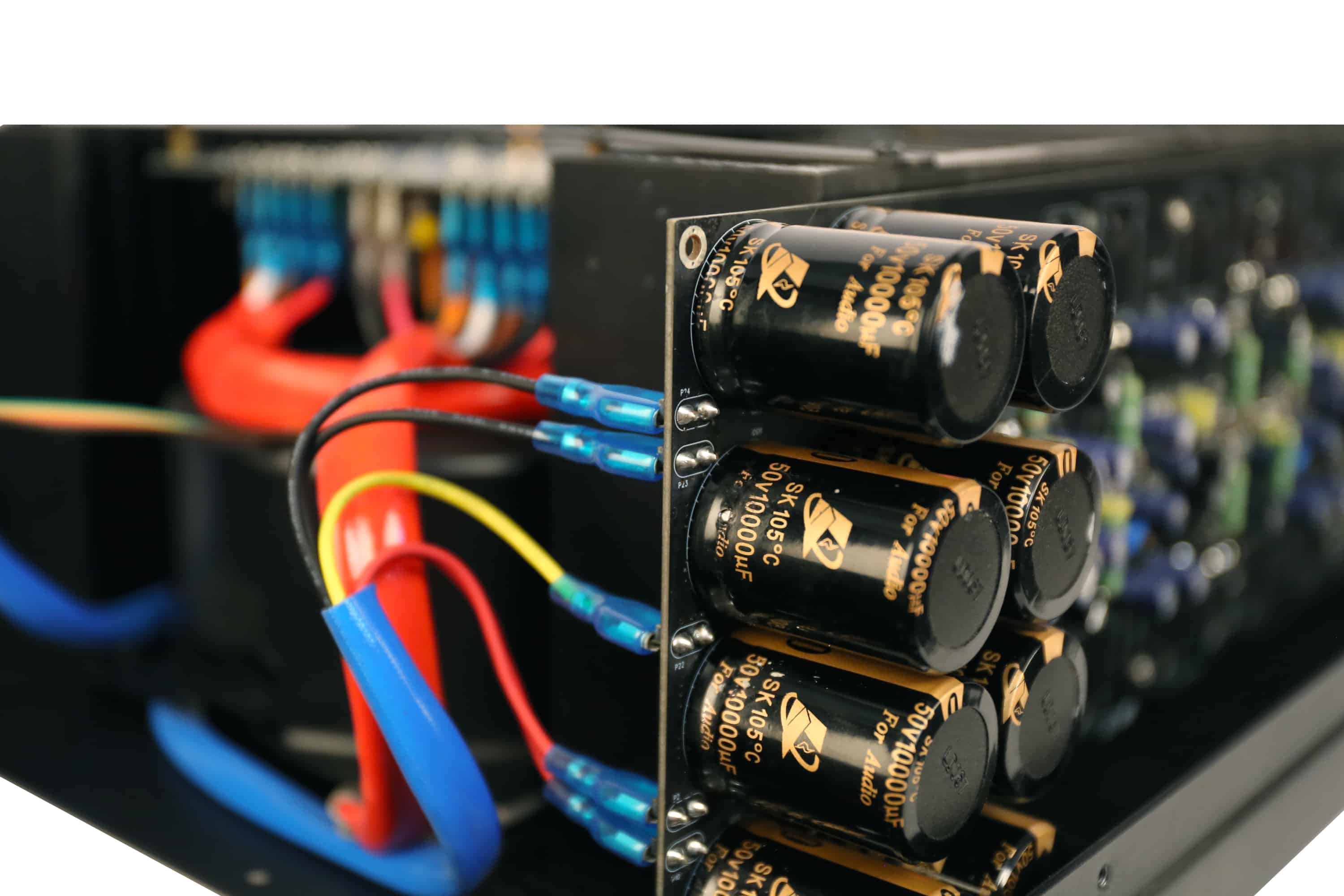 iotavx-avxp-2-840_5 IOTAVX AVXP 2-840 Stereo Endstufe Anschlüsse