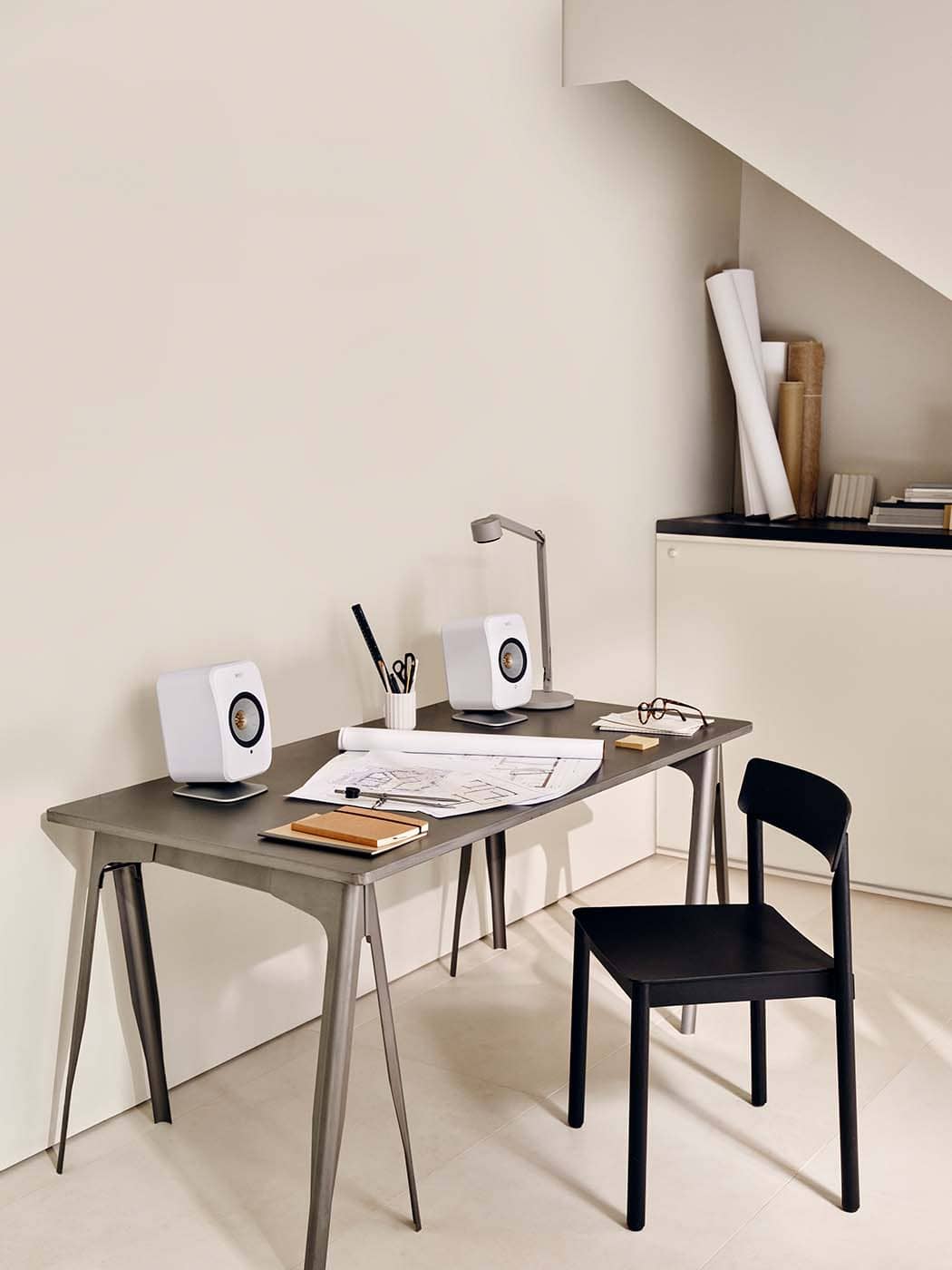 GrobiTV - KEF P1 Tischstandfuß für KEF LSX II - Einrichtungsbeispiel 3