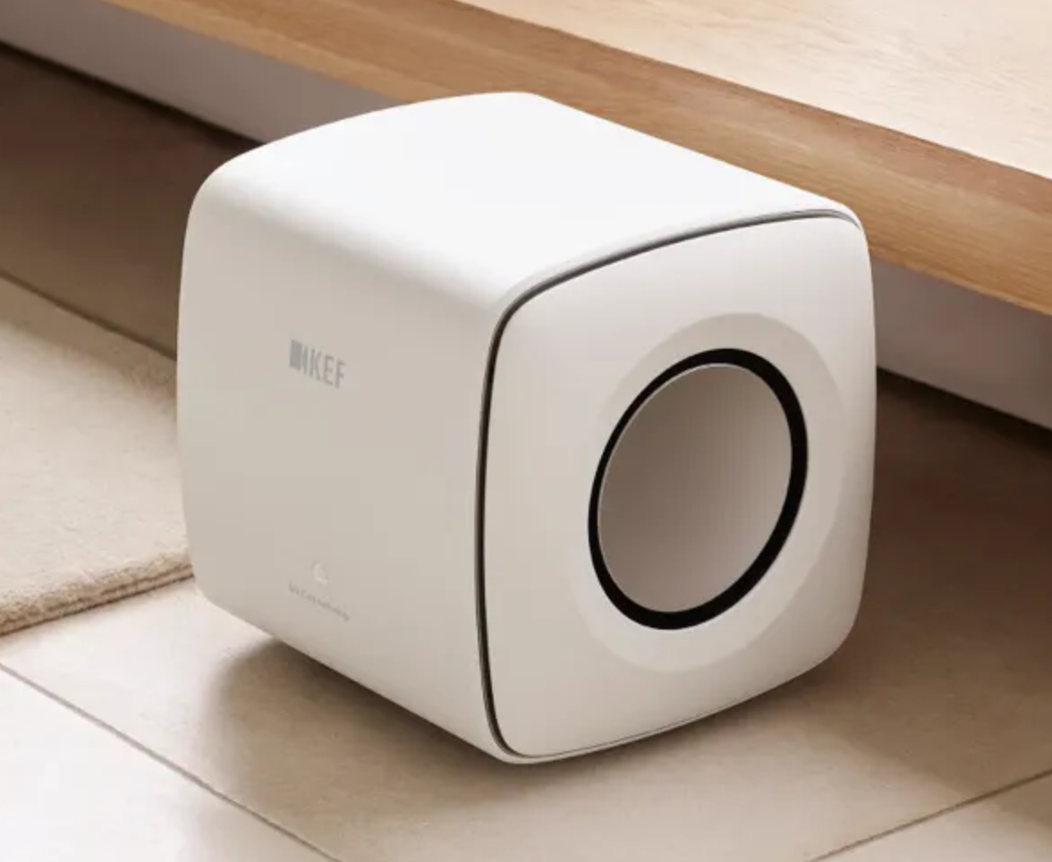 Bildschirmfoto-2021-02-23-um-20-27-18 GrobiTV - KEF KC62 Subwoofer weiß Frontansicht rechts