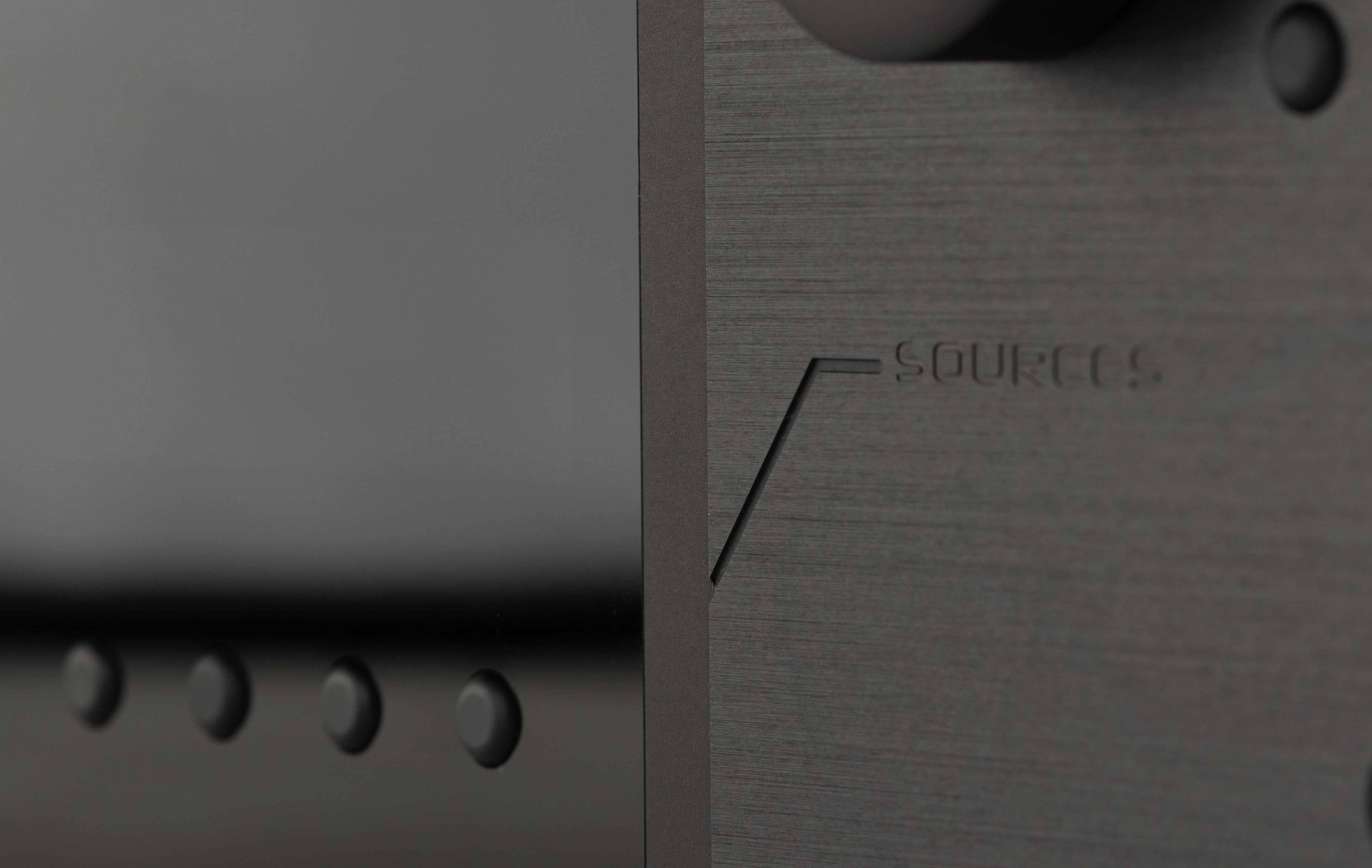 GrobiTV - Trinnov Altitude 32 A/V Prozessor schwarz Frontansicht Detail