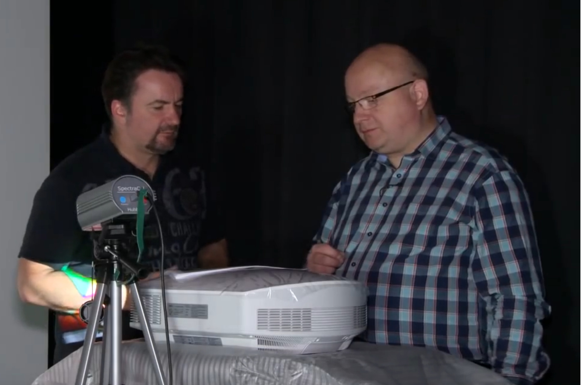 Screenshot_2018-11-28-Kalibration-von-Projektoren-Interview-mit-unserem-Partner-Raphael-Vogt-YouTube