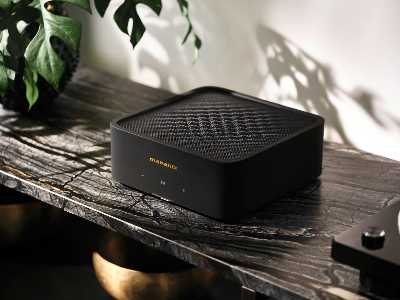 Gross-Marantz-MODEL-M1-Lifestyle-3